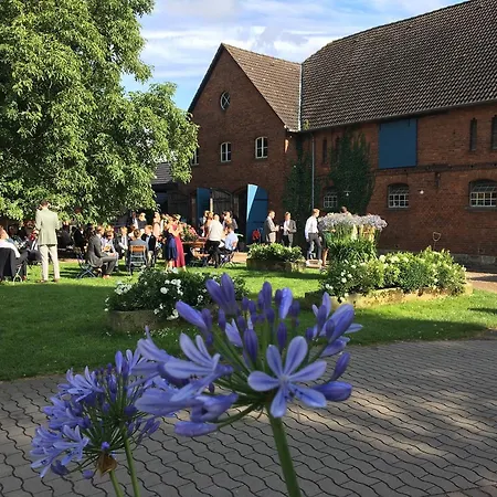 Hotel Am Kloster - Domaene Moellenbeck 3*